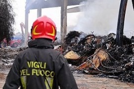 Terre dei fuochi ovunque: aumentano in Italia gli incendi di depositi di rifiuti